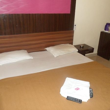 Hotel Canada Palace Batwa Luaran gambar