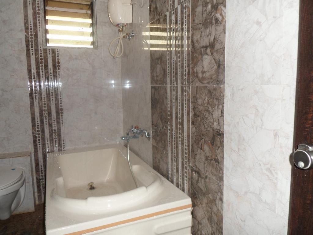 Hotel Canada Palace Batwa Bilik gambar