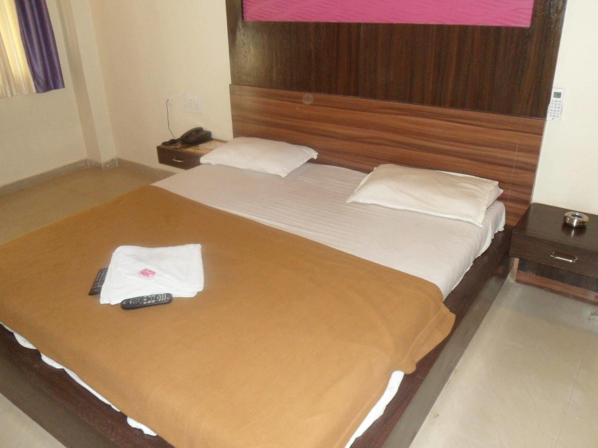 Hotel Canada Palace Batwa Luaran gambar