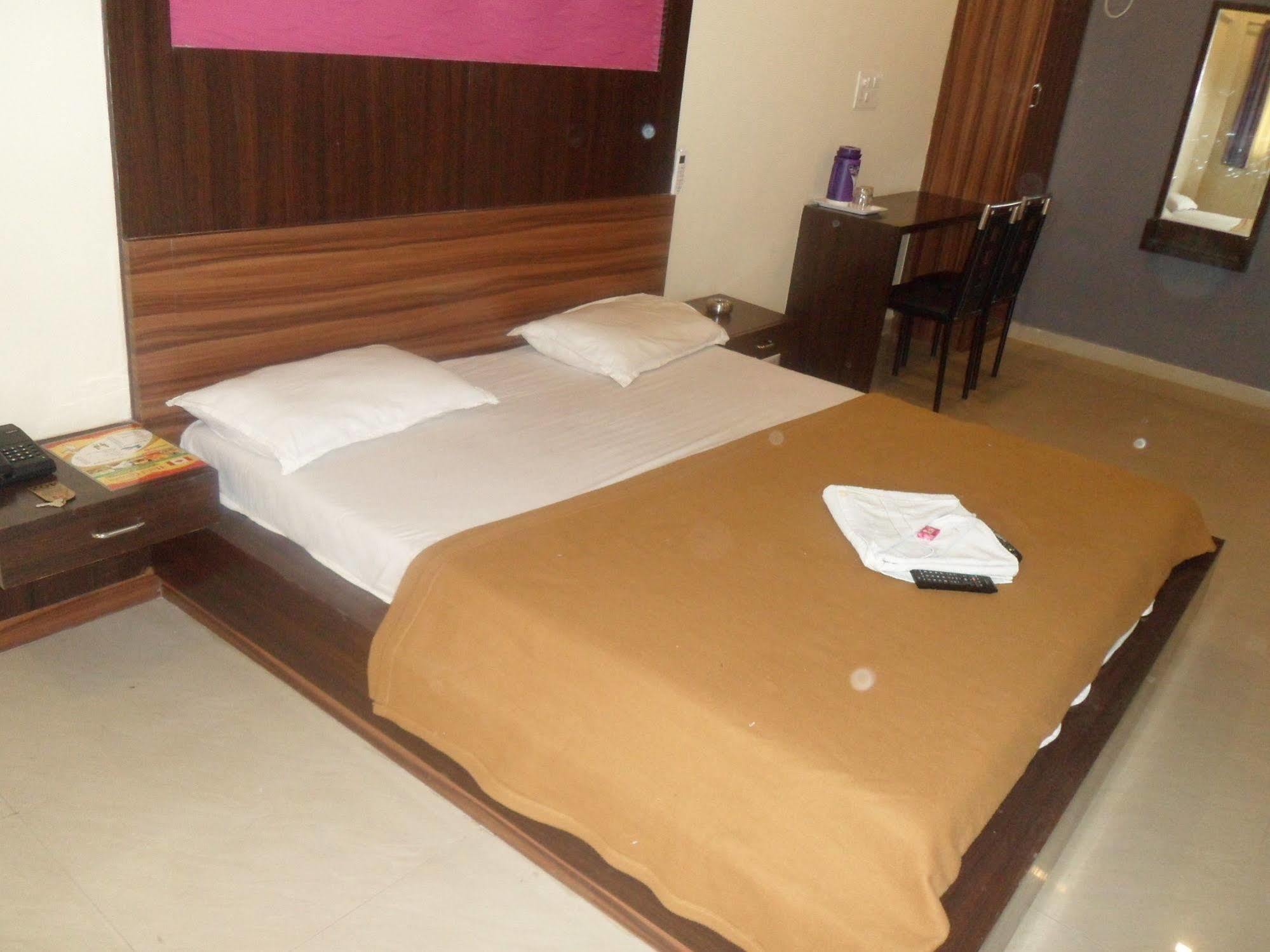 Hotel Canada Palace Batwa Luaran gambar